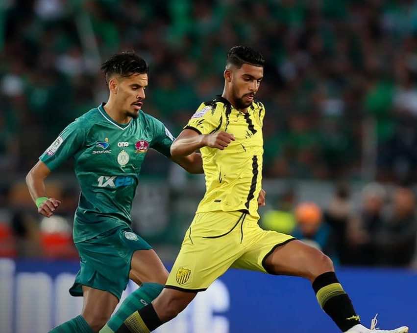 المغرب الفاسي يعود بنقطة من البيضاء بتعادله مع الرجاء