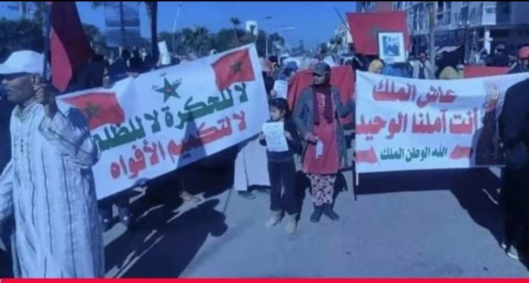 "قال لي عامل سيدي بنور عطيني بقعة".. عبارة أدت لاعتقال فلاح ومحاكمته واحتجاجات تضامنا معه