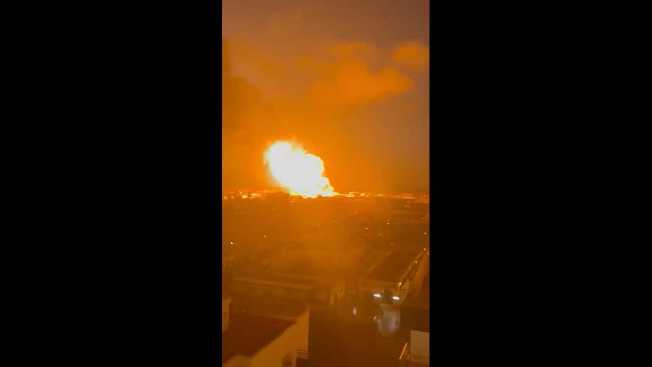 انفجار قوي بالمحمدية بعد اندلاع النيران في محطة لتخزين الغاز (فيديو)