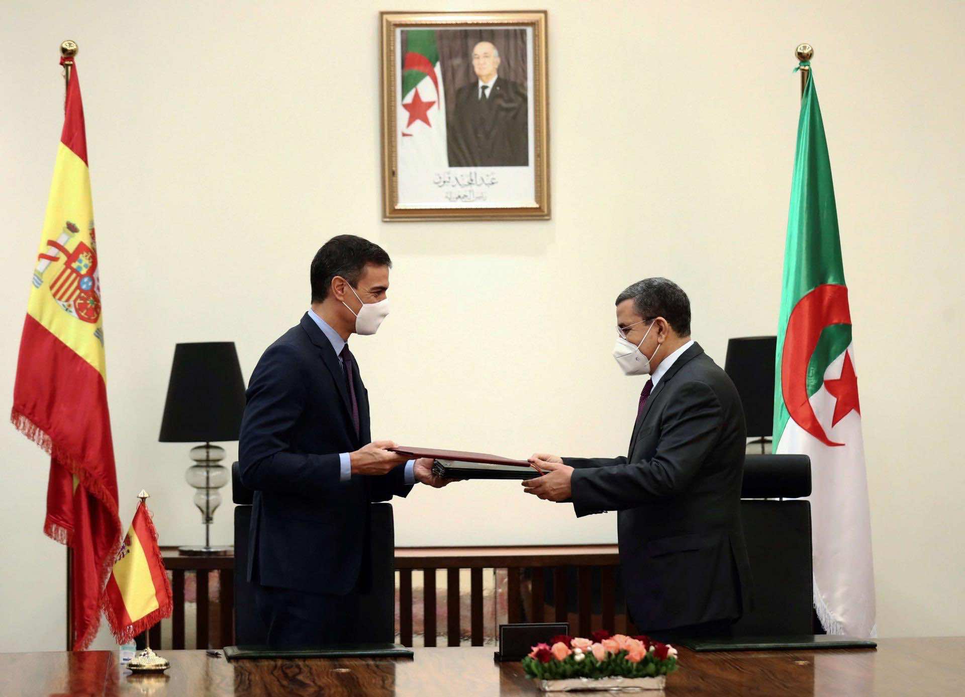 المستثمرون الإسبان ما يزالون عالقين بالجزائر  جراء القيود المصرفية بسبب موقف مدريد من الصحراء