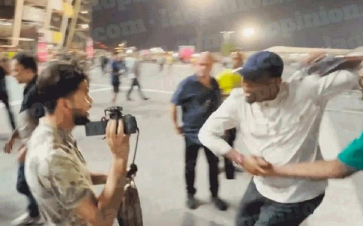 إيتو يعتذر لاعتدائه على مشجع ويدين استفزاز الجزائريين
