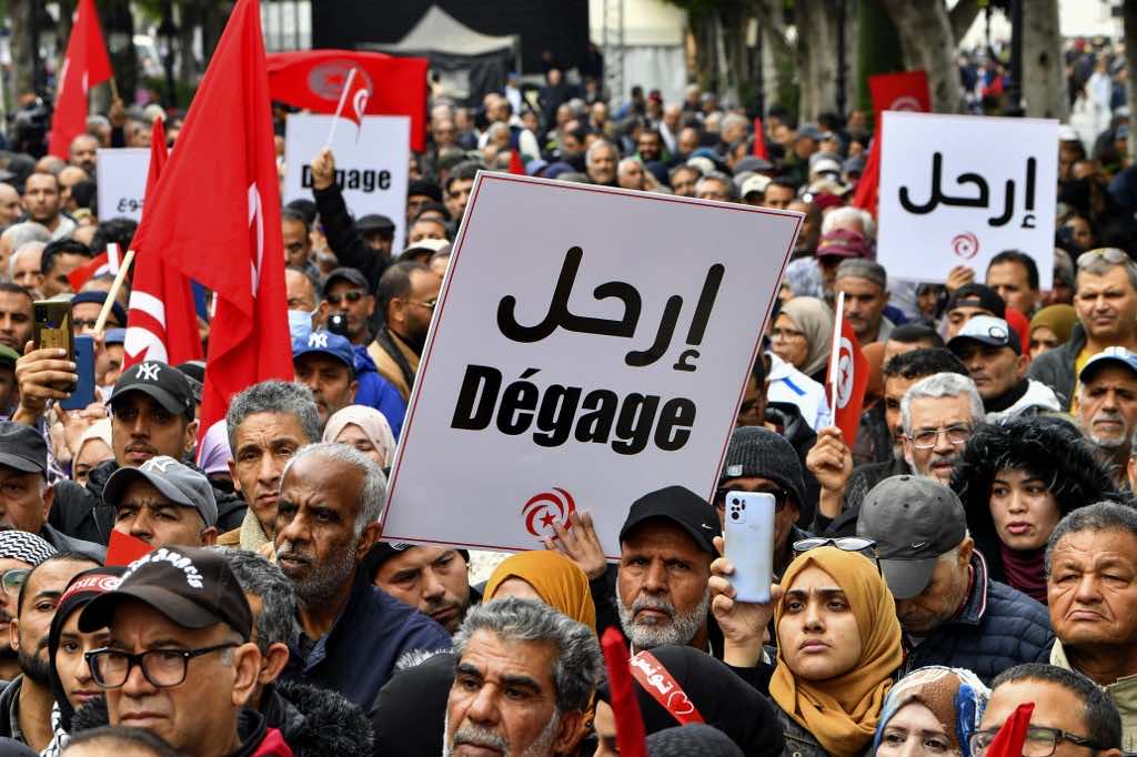 انطلاق الدور الثاني للانتخابات البرلمانية في تونس وسط أزمة سياسية واقتصادية