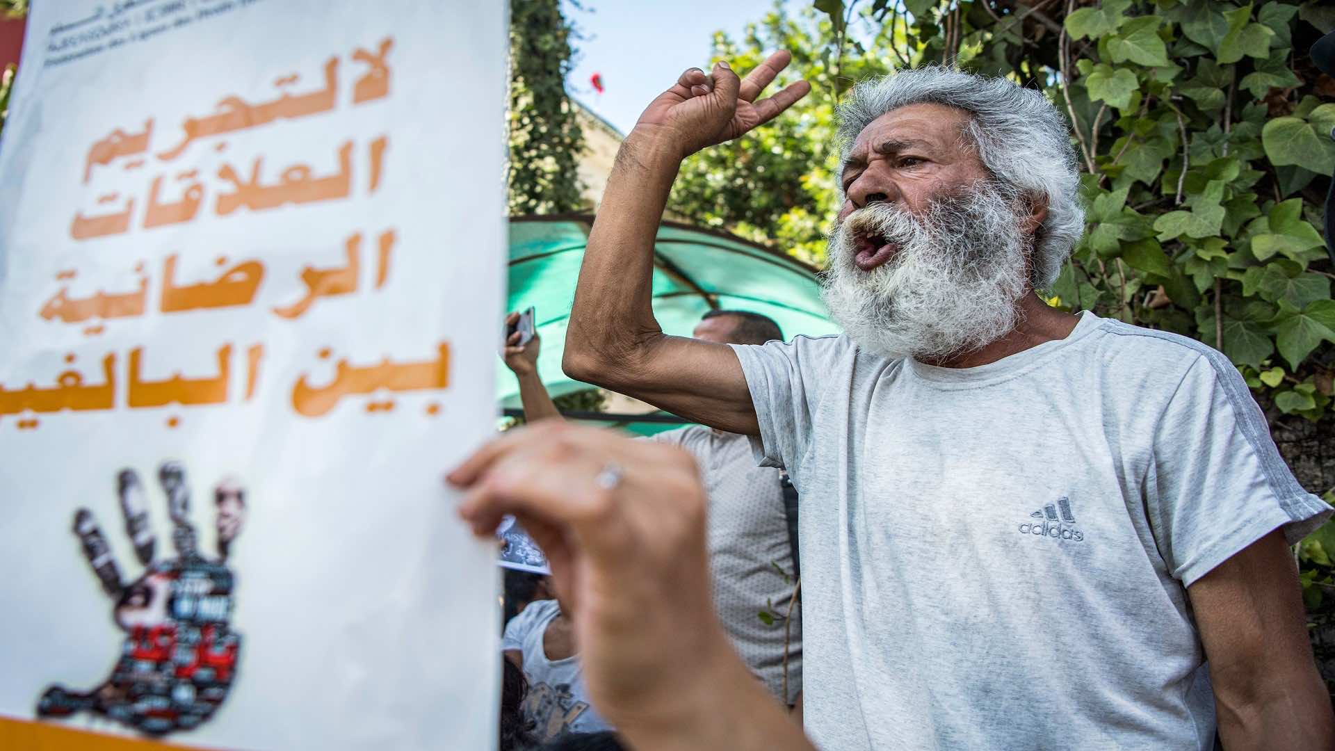المغاربة يتسامحون مع الحريات الفردية فقط إذا مورست "بشكل متخف داخل الفضاءات الخاصة" (دراسة)