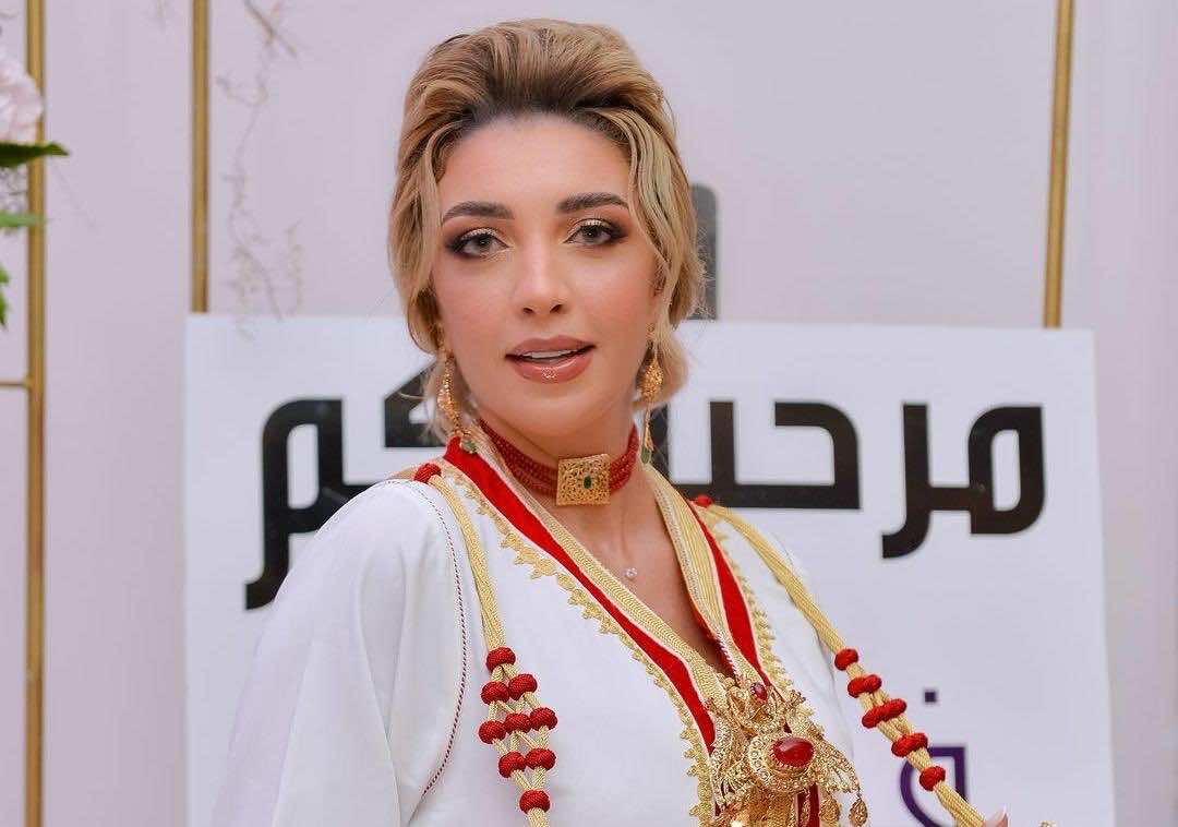رفض السماح بسفر الفنانة رجوى السهلي إلى الخارج برفقة ابنها بدعوى "عدم وجود إذن والده"