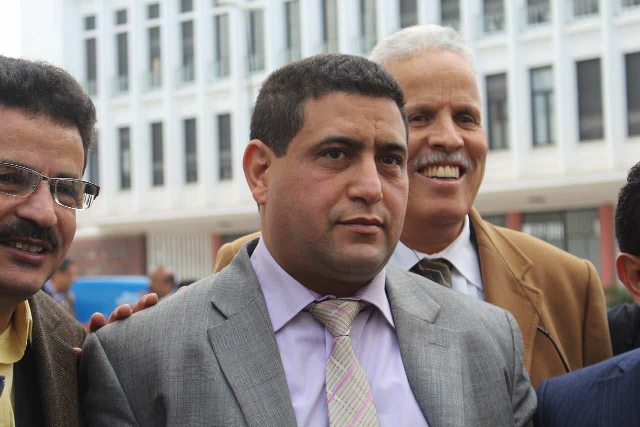 وزارة العدل تقاضي المحامي الموقوف الهيني بـ"انتحال صفة" وسط جدل حول التبليغ