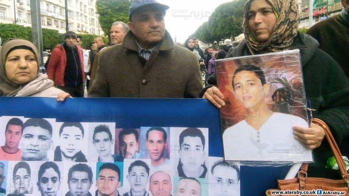 عائلات شهداء الثورة  تقاطع تخليد ذكرى الإطاحة بالرئيس التونسي زين العابدين بنعلي احتجاجا على عدم الكشف عن الحقيقة