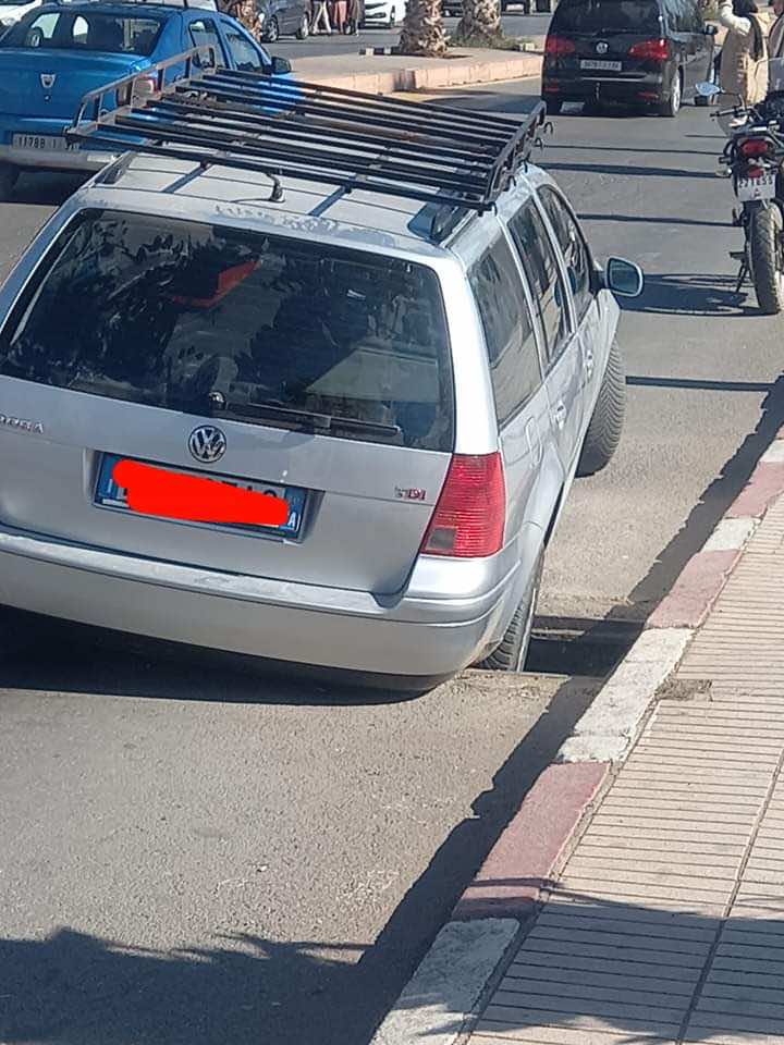 سرقة أغطية البالوعات تلحق خسائر بسيارات قلعة السراغنة
