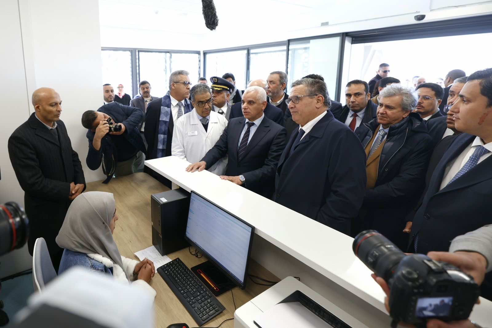 رئيس الحكومة يتعهد بتجهيز 1400 مركز صحي سعيا إلى تفعيل تعميم التغطية الصحية