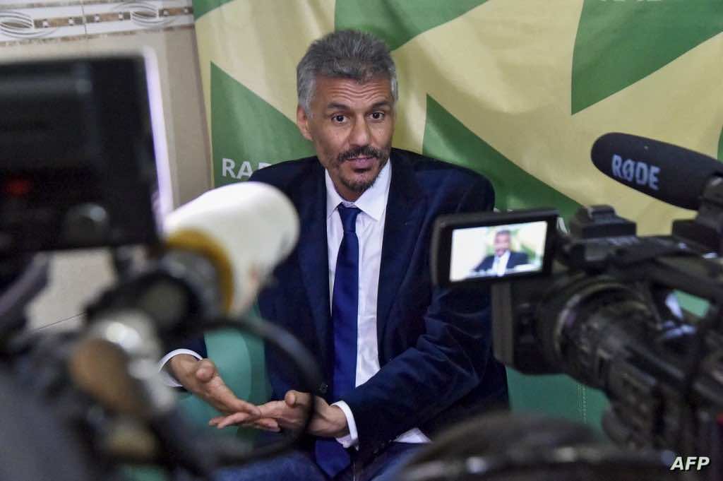 الجزائر تفرج عن المعارض رشيد نكاز "لأسباب إنسانية"