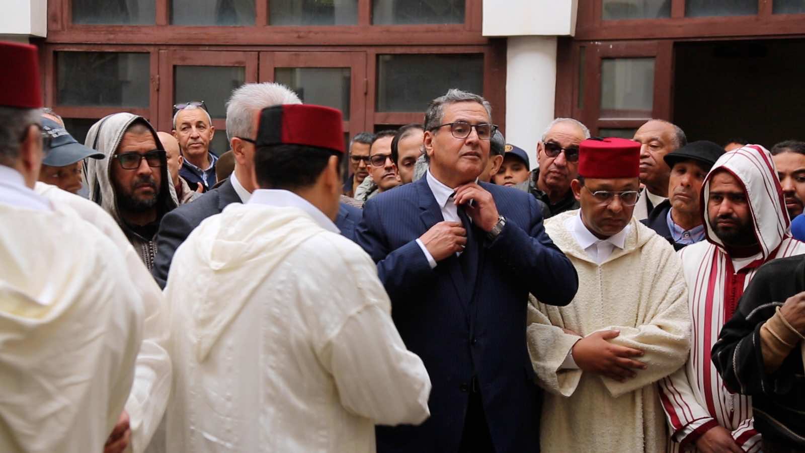 الهمة يقدم تعازيه في بيت الوزيرة المنصوري.. وأخنوش يتقدم مشيعي جثمان والدتها إلى مثواه الأخير