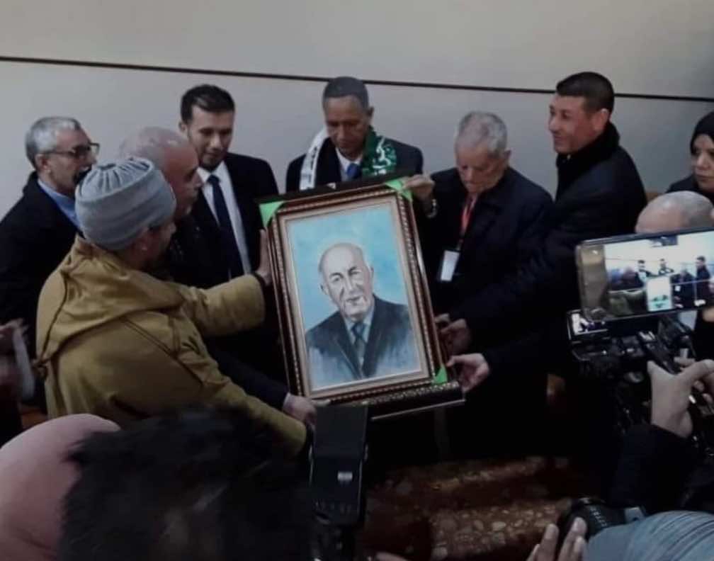 في سابقة مثيرة... الرئاسة الجزائرية تندد بطريقة تكريم جامعة للرئيس تبون !!
