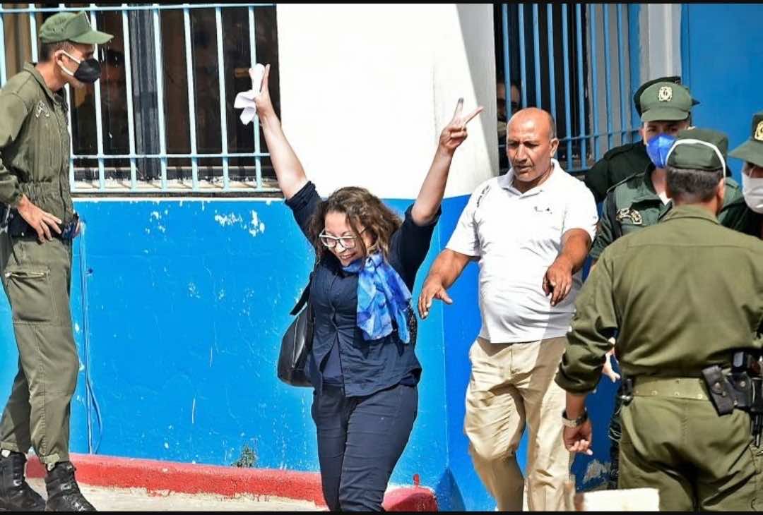 ترحيل الناشطة بوراوي يشعل أزمة بين الجزائر وفرنسا