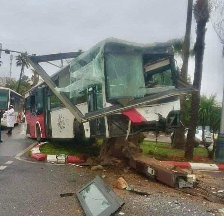 مكناس.. أحزاب تطالب بالتحقيق في حادثة حافلات "الخردة" وتحمل المسؤولية للمجلس الجماعي