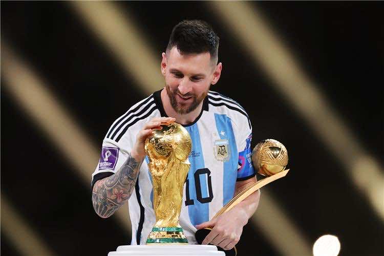 ميسي: لا أفكر في الاعتزال وأستمتع في الملعب