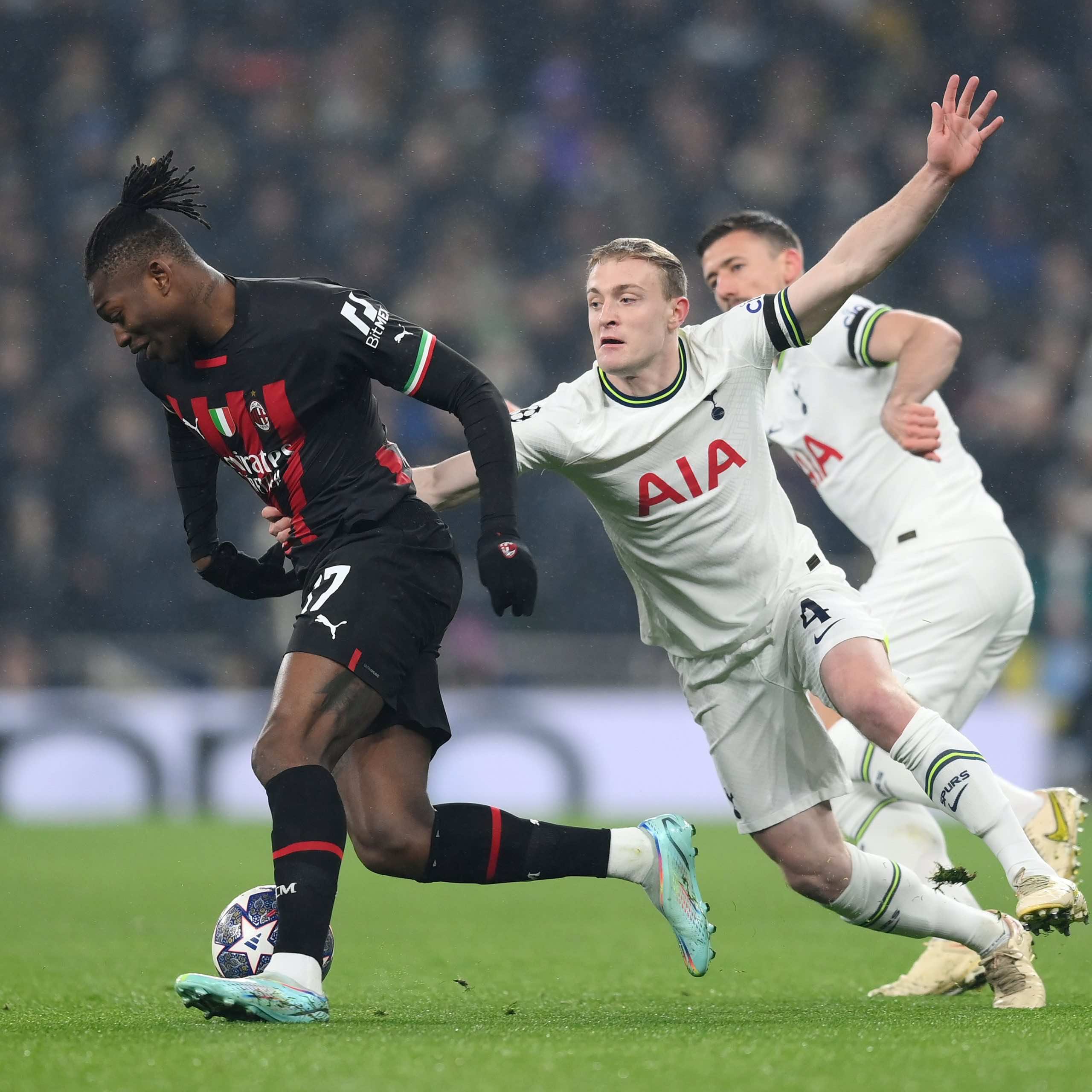 دوري أبطال أوربا: ميلان الإيطالي يلتحق بركب المتأهلين إلى الربع بعد تعادل لم ينفع توتنهام