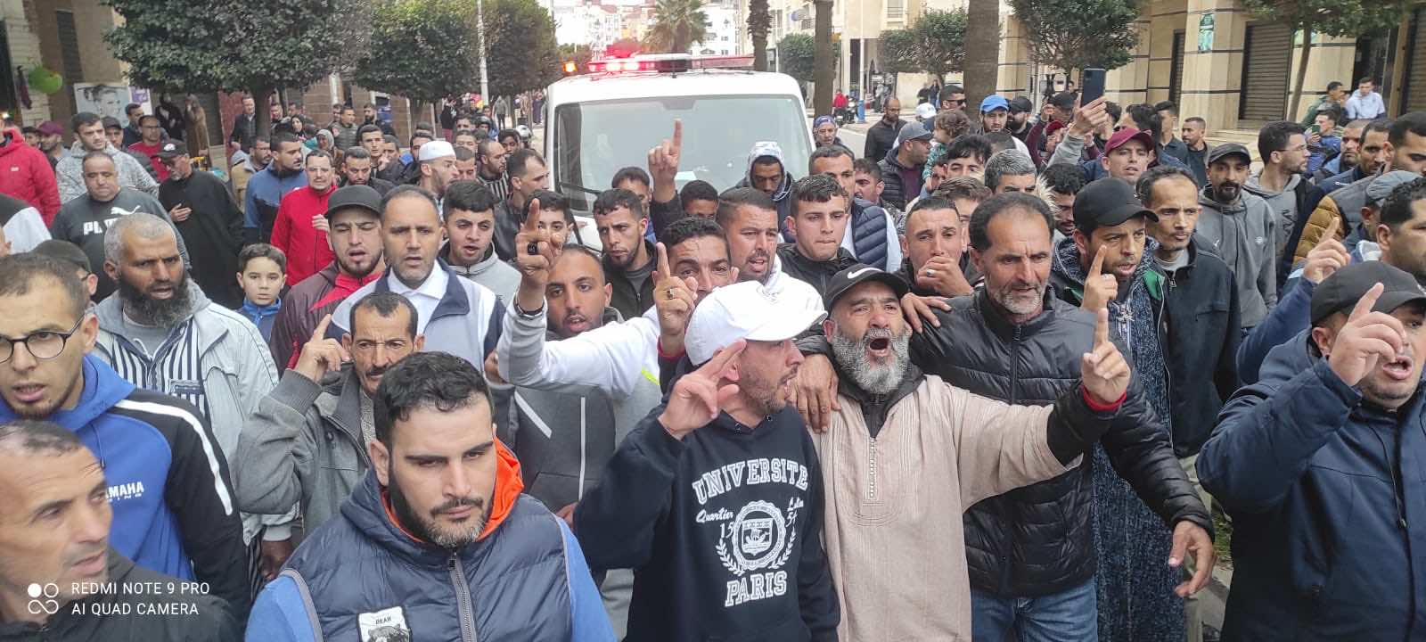 المئات من أهالي الفنيدق في تشييع جنازة الطفلة سلمى ضحية خطأ طبي في مستشفى المضيق (روبورطاج)