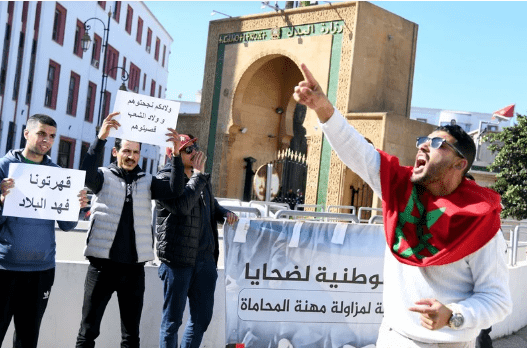 نشطاء سياسيون يناشدون 11 راسبا في امتحان المحاماة وقف إضراب عن الطعام