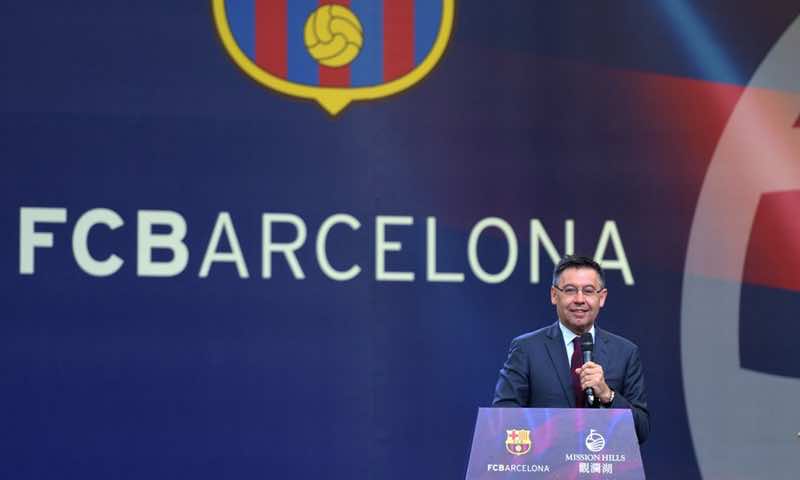اتهام برشلونة بالفساد في قضية دفع أموال لمسؤولي التحكيم