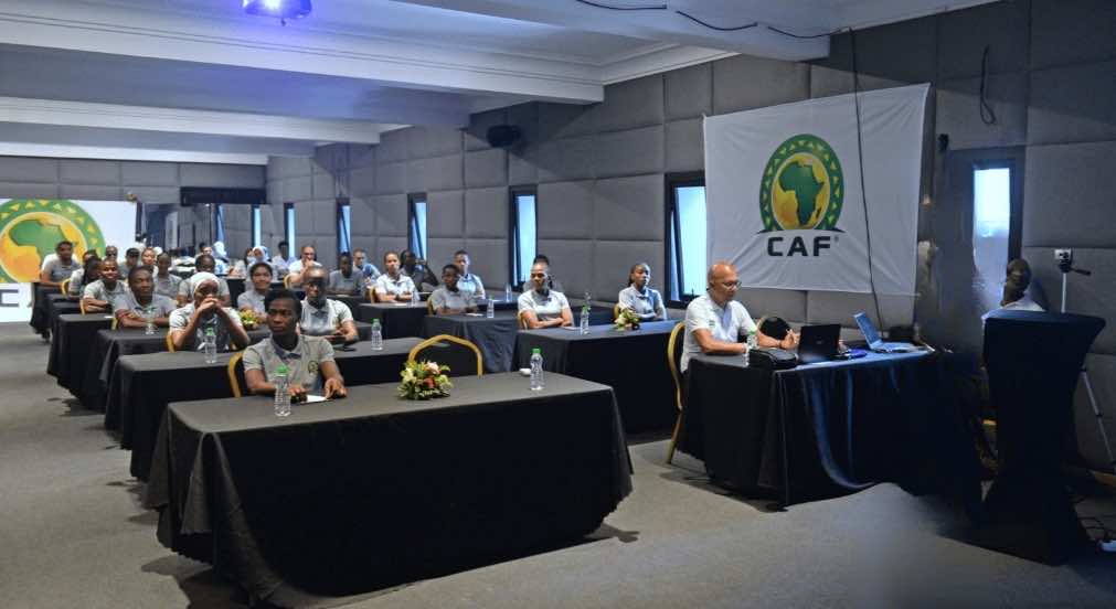 "كاف" ينظم تربصا إعداديا للحكام قبل مباريات ربع نهائي دوري أبطال إفريقيا وكأس الكونفيدرالية