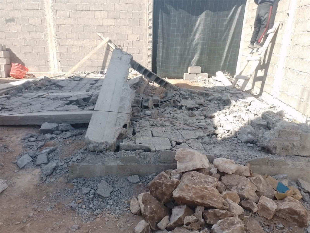السلطات تضبط رئيس جماعة في اشتوكة وهو بصدد بناء مرآب دون ترخيص... وتأمر بهدمه