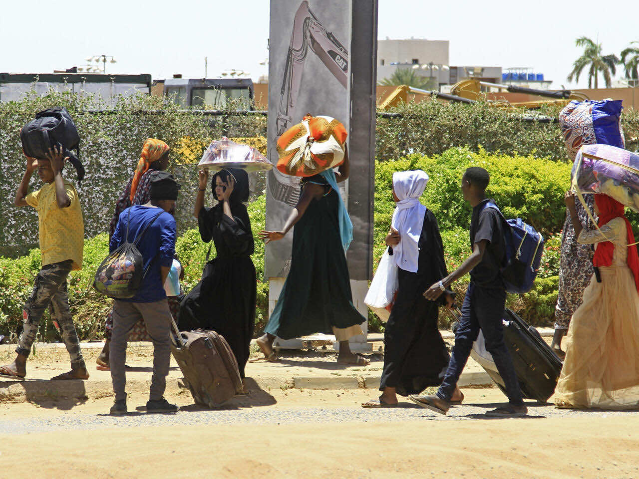 المعارك مستمرة لليوم الخامس في السودان والآلاف يفرون من الخرطوم