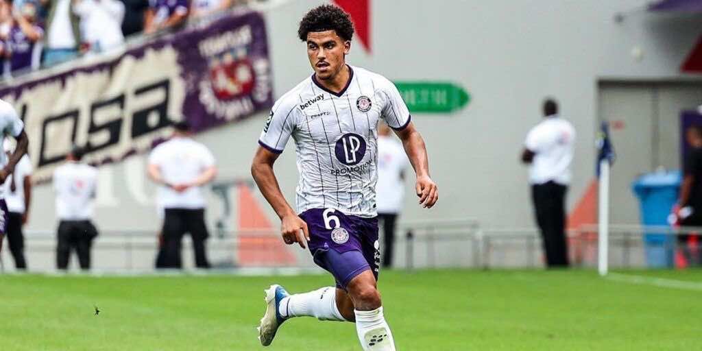 اللاعب المغربي أبو خلال يعلن طي جدل قضيته مع مسؤولة الرياضة في تولوز
