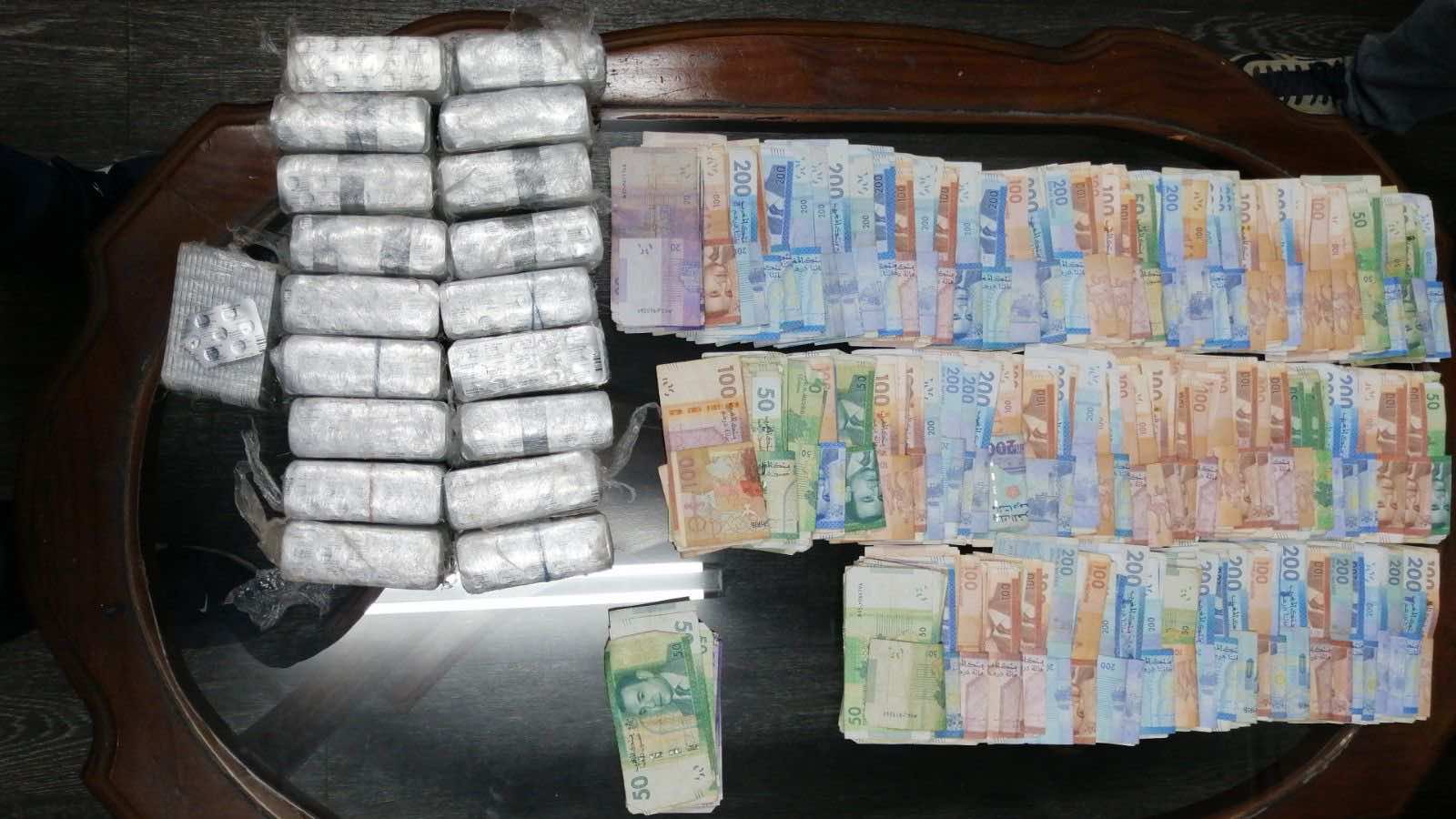 أربعة أشخاص في قبضة الأمن يشتبه في تورطهم في قضية تتعلق بحيازة وترويج المخدرات