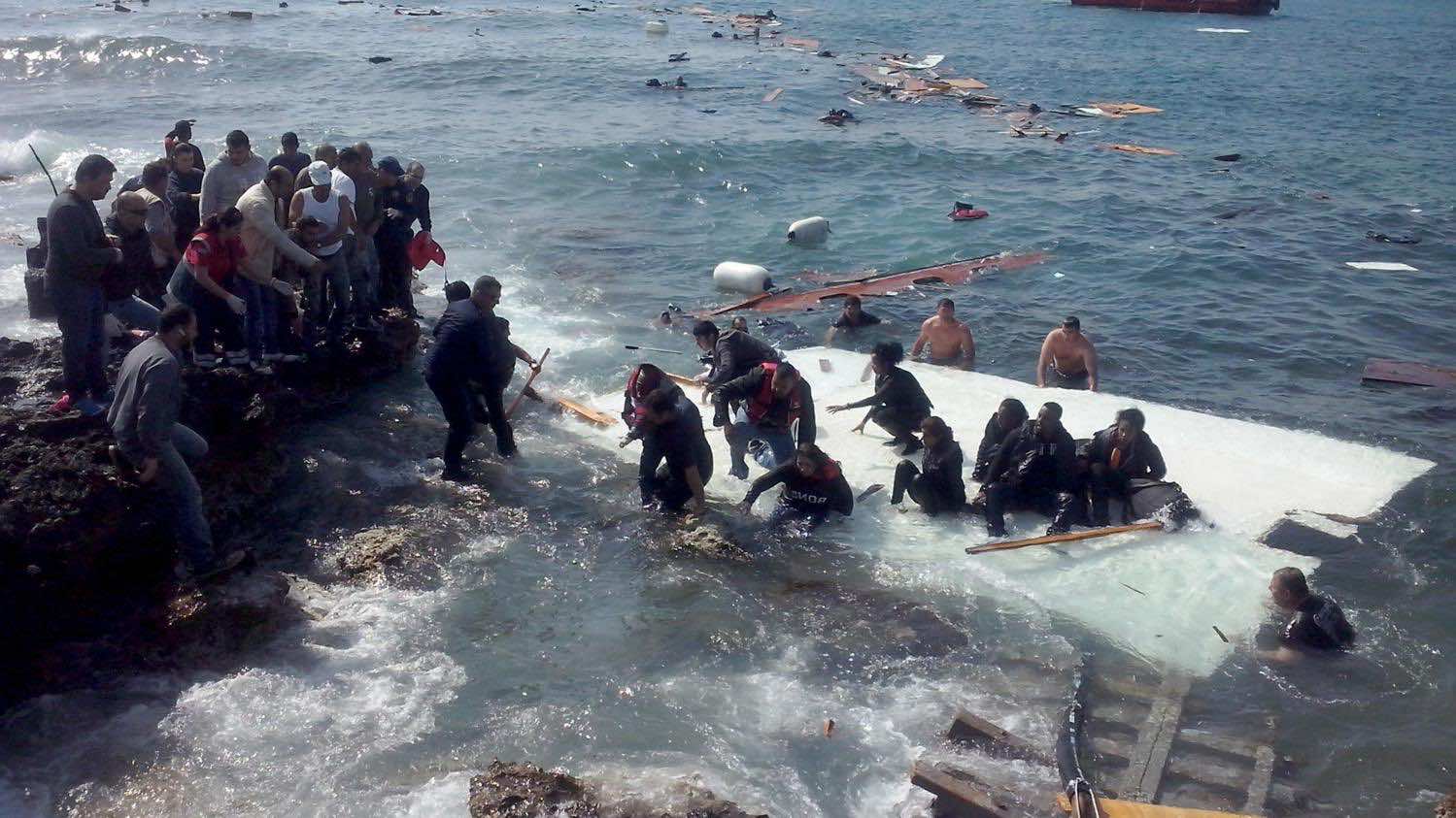 مصرع 78 مهاجرا قبالة اليونان في واحد من أسوأ حوادث الغرق