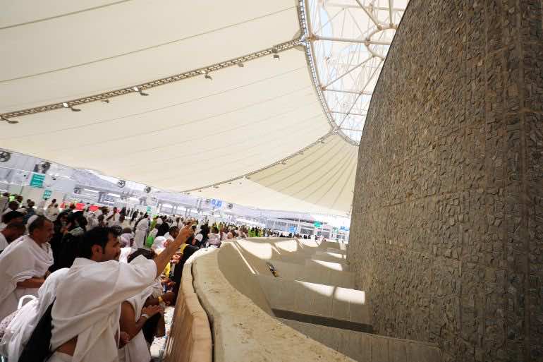 حجاج بيت الله الحرام "المتعجلون" يبدؤون برمي الجمرات ويتوجهون للحرم المكي لطواف الوداع