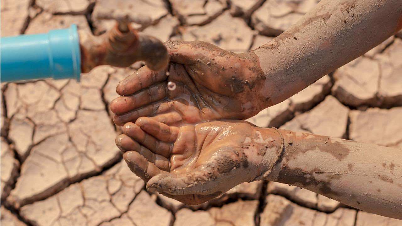 الحُكومة تراهن على تخفيض مستويات التّضخم وتضع خطة لمواجهة تداعيات ندرة المياه