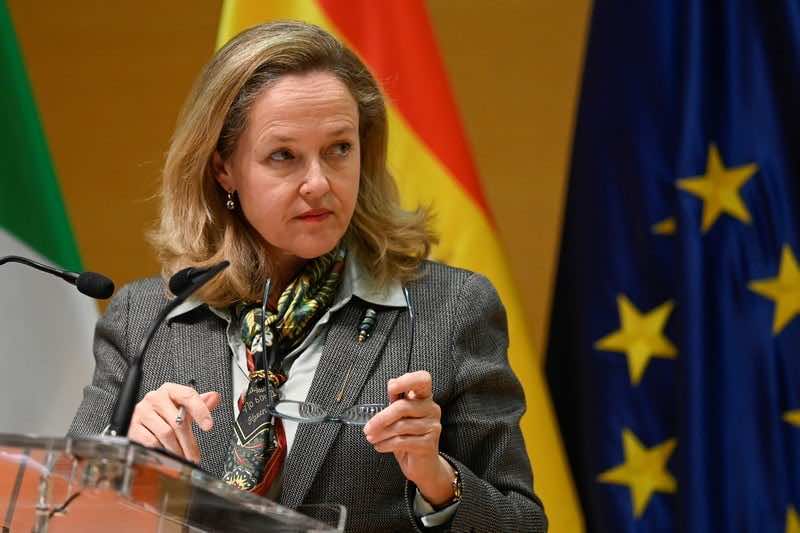 نائبة سانشيز مرشحة لرئاسة بنك الاستثمار الأوربي