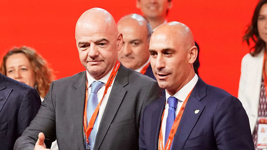 الاتحاد الدولي لكرة القدم يقرر إيقاف روبياليس بشكل مؤقت