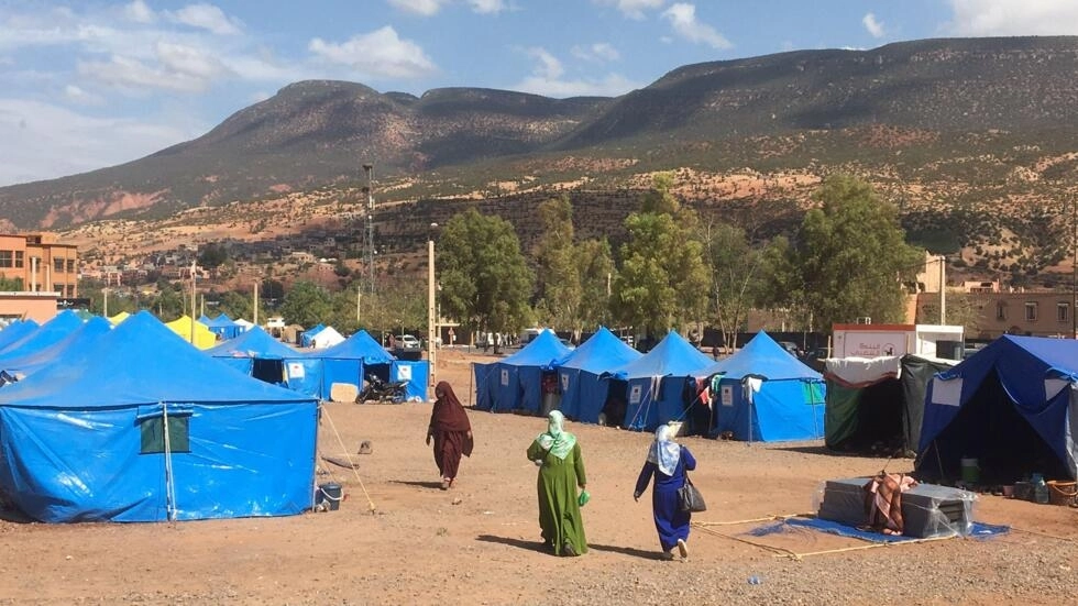 الحياة تعود تدريجيا لطبيعتها بعدد من المناطق المتضررة بالزلزال