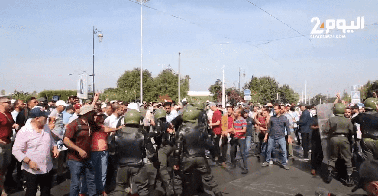 أساتذة يعبرون عن رفضهم للنظام الأساسي الجديد والأمن يفرقهم بالقوة (فيديو)