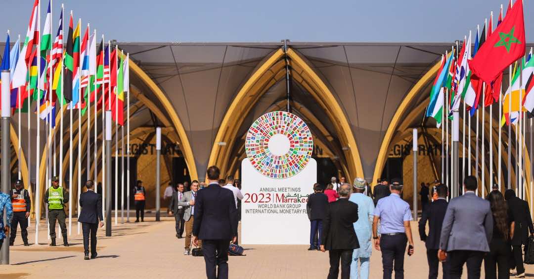 الملك يدعو لضبط إشكالية المديونية لتراعي ما تعانيه دول من إكراهات تحد من قدرتها على المبادرة