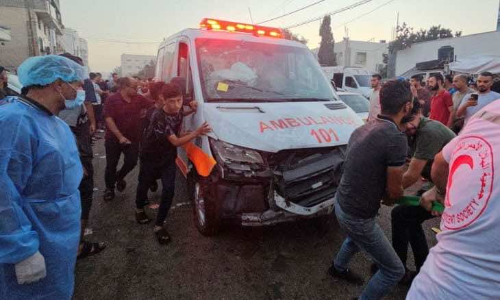 إسرائيل تقر باستهداف سيارات إسعاف في قصف خلف 60 شهيدا وعشرات الجرحى بغزة