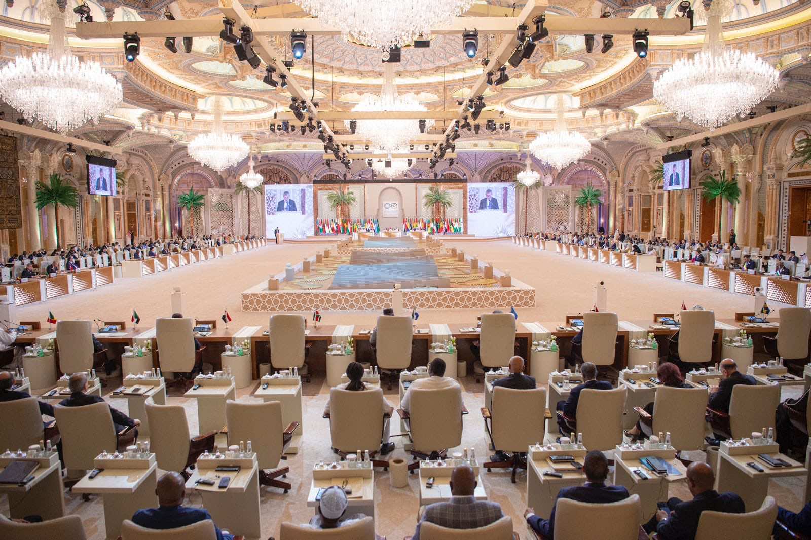 القمة العربية والإسلامية المشتركة بالرياض تطالب بدعم جهود رئاسة لجنة القدس 