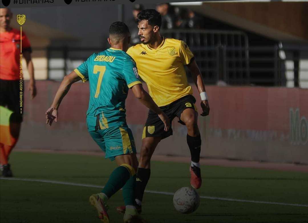 البطولة: اتحاد تواركة ينتصر على المغرب الفاسي بعقر داره رغم النقص العددي