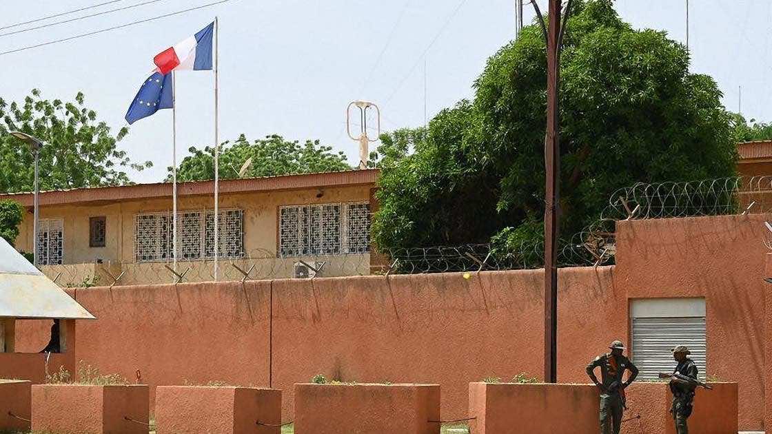 فرنسا تغلق سفارتها في النيجر لأنها لم تعد في وضع يتيح لها العمل بشكل طبيعي