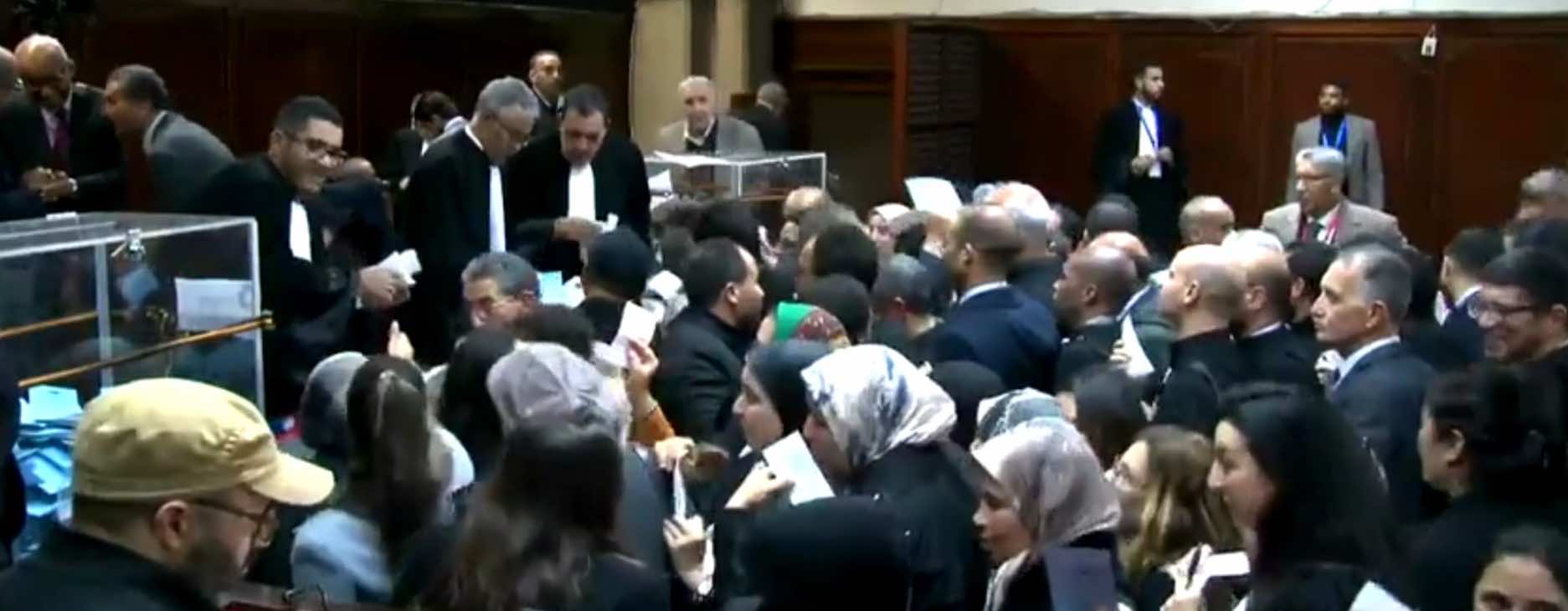 النقيبان السابقان حيسي وبيرواين يتنافسان بقوة للظفر بمنصب النقيب الجديد للمحامين بهيئة البيضاء+ فيديو