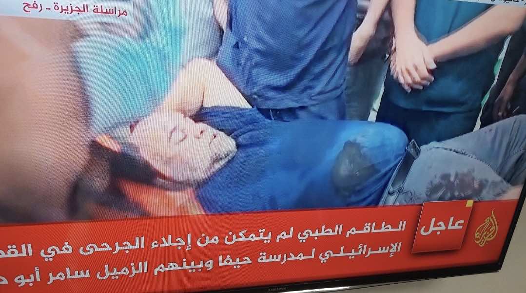 إصابة مراسل  الجزيرة وائل الدحدوح ومصور بجروح في قصف إسرائلي لخان يونس