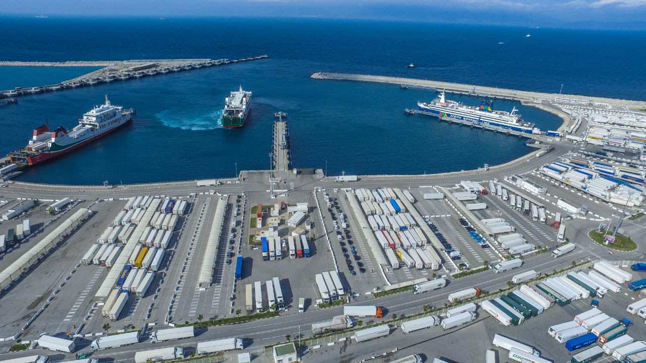 نيويورك تايمز: ميناء طنجة أنقذ روسيا من العقوبات الغربية المفروضة عليها في توريد معدات تكنولوجية (تحقيق)