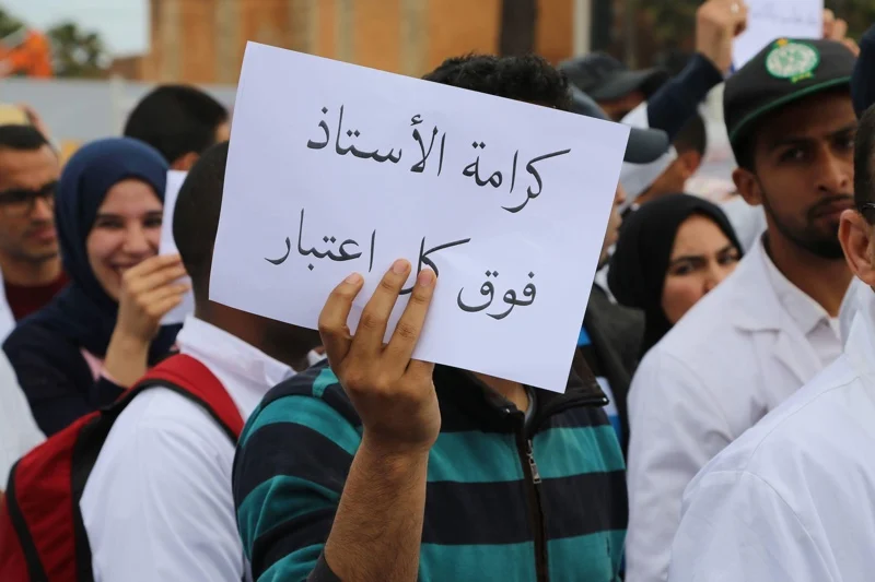 أساتذة يستنكرون "صفع وسب" مديرة لأستاذ معتبرين ذلك "اهانة مشينة"