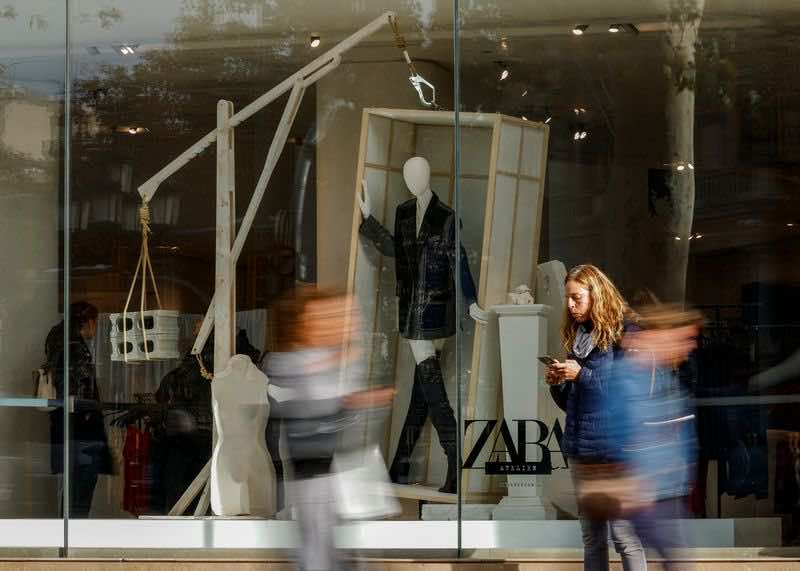 "زارا" تسحب إعلانا بعد دعوات للمقاطعة بسبب صور اعتبرت مسيئة لقتلى غزة