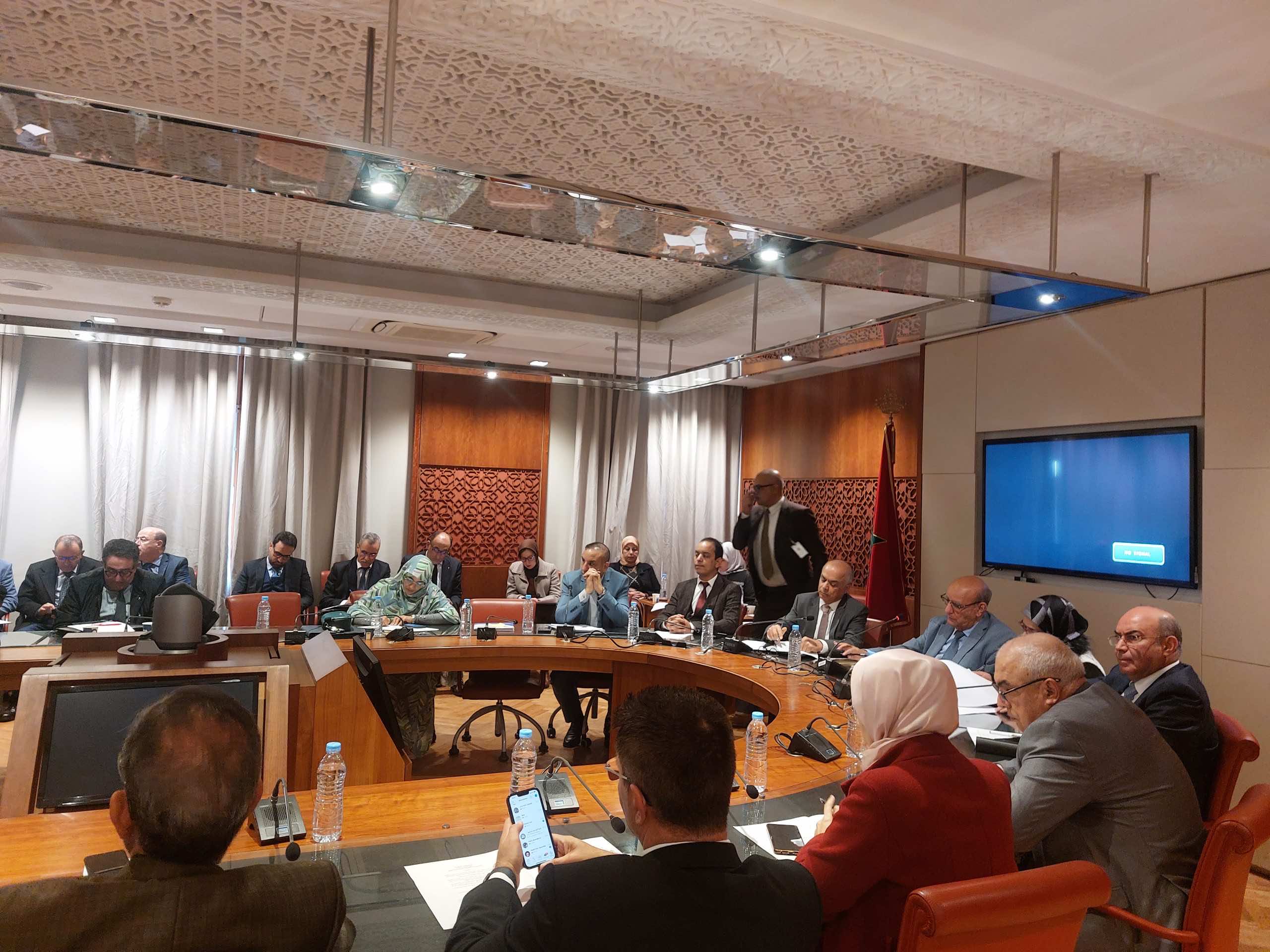 لجنة نيابية تصادق بالإجماع على منح صفة موظف لأطر الأكاديميات
