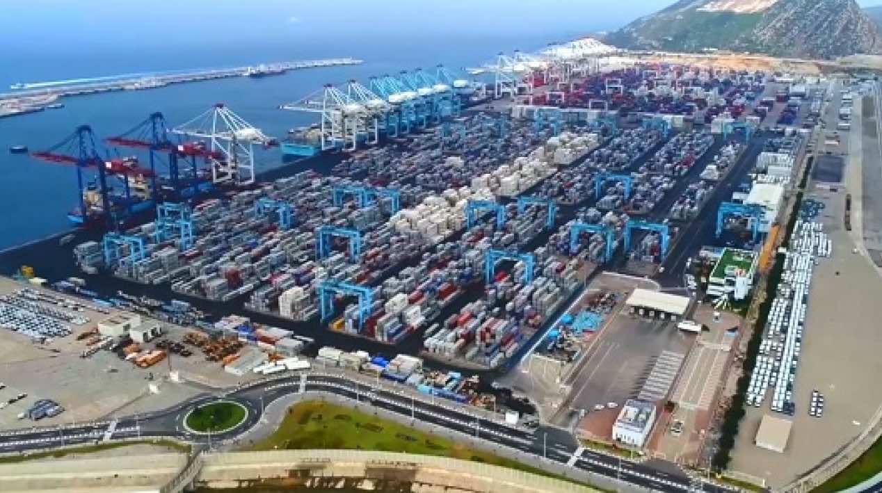 شركة مغربية ناشئة تطور تقنية لتوليد الطاقة الكهربائية من أمواج البحر بميناء طنجة المتوسط: