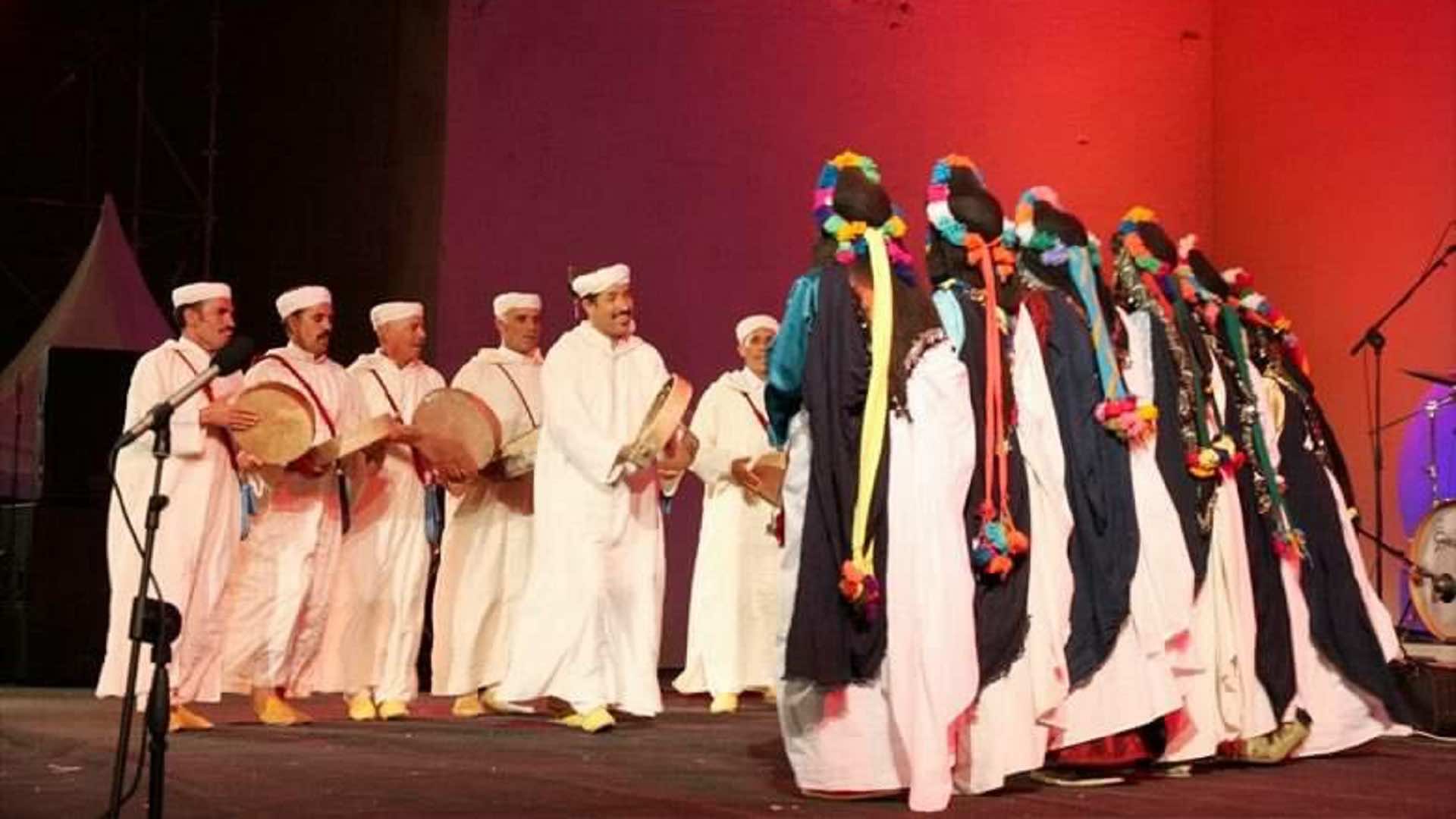 ابن كيران يَدعو الداودي لإغْماض عينيه عند حضور سهرة الاحتفال بالسنة الأمازيغية غدا الأحد