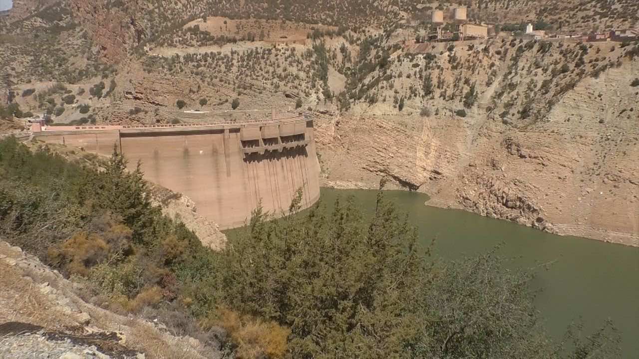 سلطات أزيلال تبحث أزمة ندرة المياه منبهة إلى انخفاض نسبة الملء بحوض أم الربيع إلى 4.35 في المائة