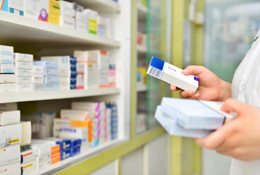 اعتقال صيدلانية "تورطت" في ترويج المخدرات