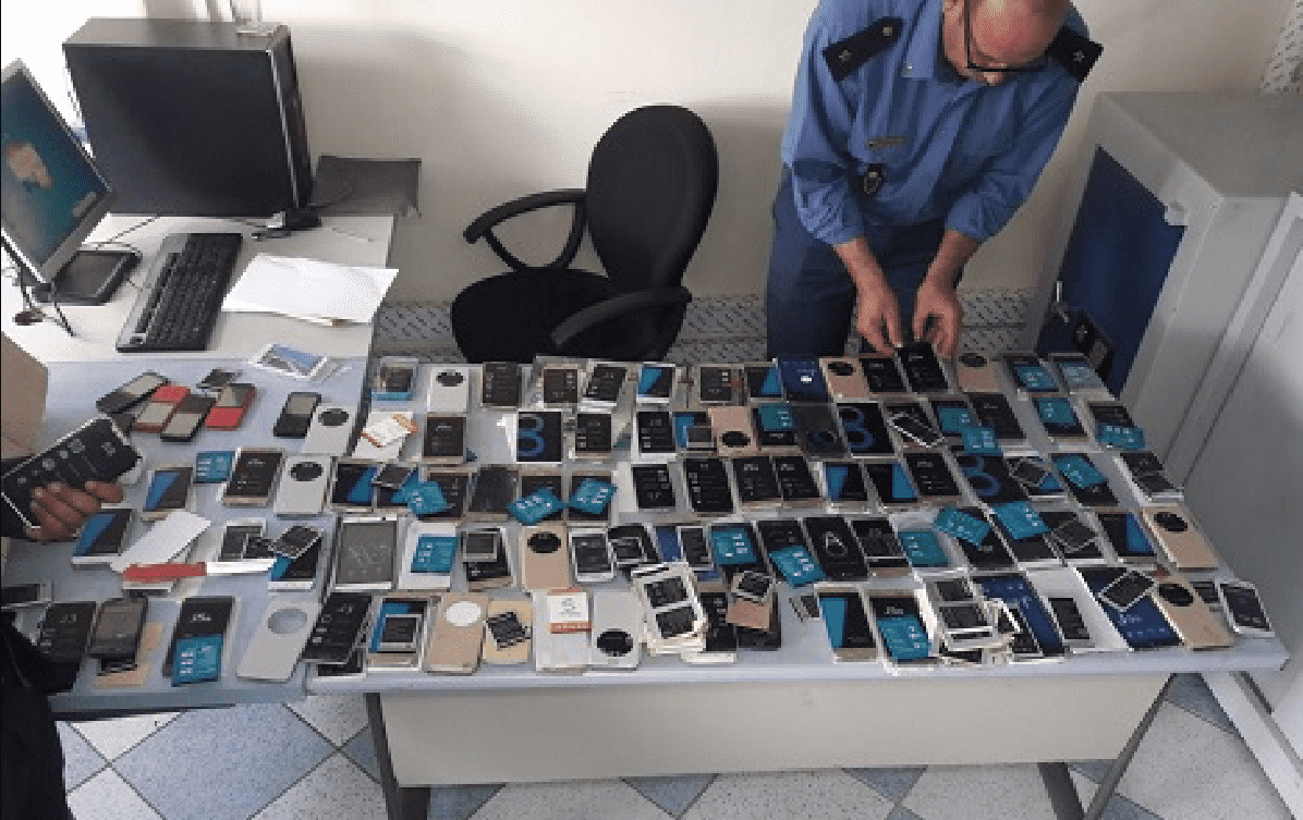 إحباط تهريب 155 هاتفا ذكيا وأجهزة لعب وأدوات إلكترونية في عملية للجمارك بميناء طنجة المتوسط